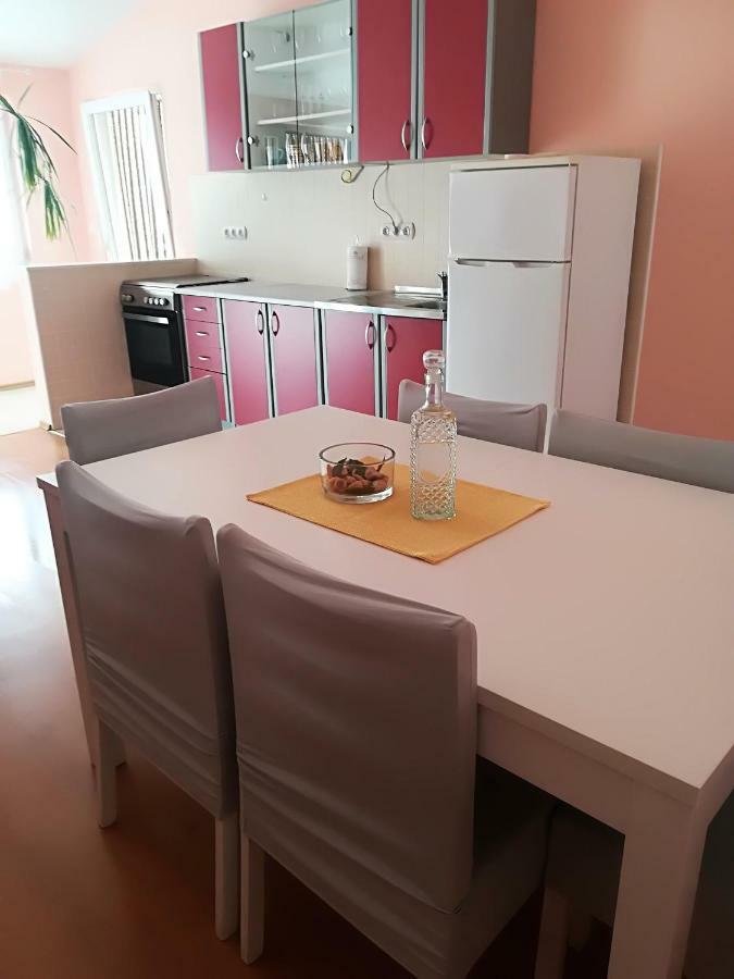 Apartman Rosanda Premuda Exterior photo